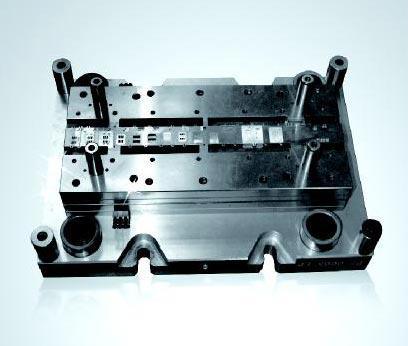 五金連續(xù)模 精密制造的工業(yè)藝術(shù)